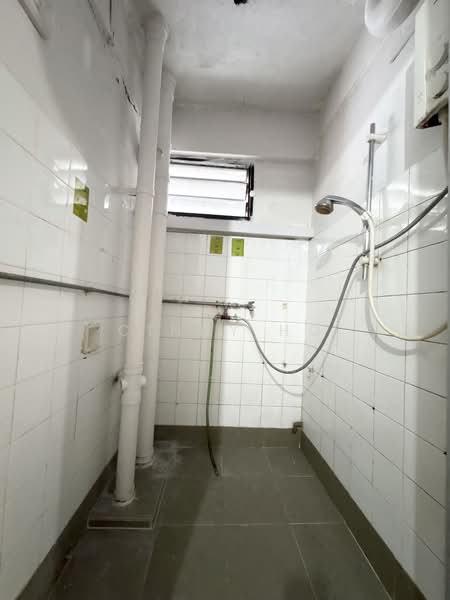 114 Ho Ching Road, 114 Ho Ching Road, 2 Bedrooms, 721 sqft, HDB Flat For Sale, by Cindy Ho, 500150478 - Bathroom - PropertyGuru.com.sg