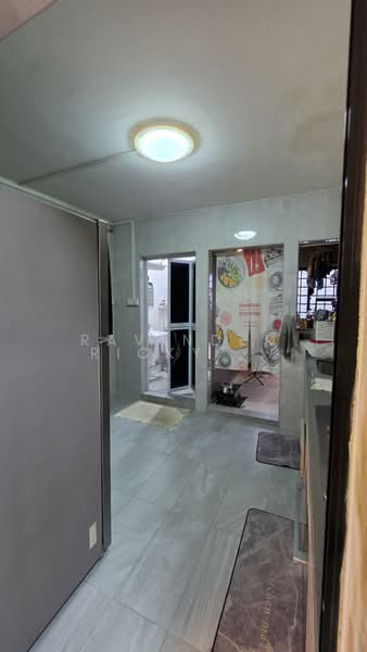 444 Choa Chu Kang Avenue 4, 444 Choa Chu Kang Avenue 4, 3 Bedrooms, 1,076 sqft, HDB Flat For Sale, by Ravinder Ricky Singh, 500150486 - Kitchen - PropertyGuru.com.sg