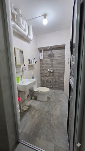 444 Choa Chu Kang Avenue 4, 444 Choa Chu Kang Avenue 4, 3 Bedrooms, 1,076 sqft, HDB Flat For Sale, by Ravinder Ricky Singh, 500150486 - Bathroom - PropertyGuru.com.sg