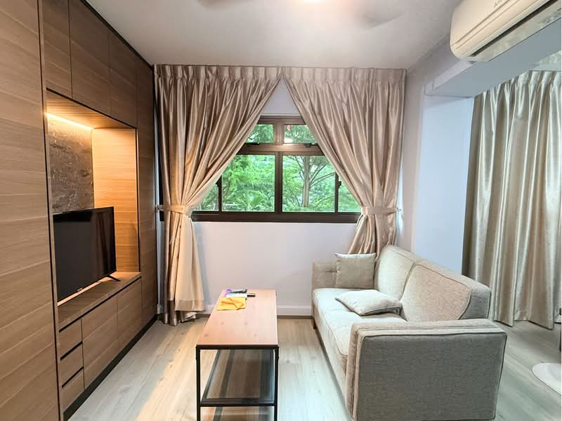 18 Marine Terrace, 18 Marine Terrace, 2 Bedrooms, 946 sqft, HDB Flat For Rent, by Adele Lau, 500150495 - Walk-in Wardrobe - PropertyGuru.com.sg