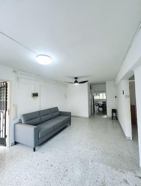 128 Ang Mo Kio Avenue 3, 128 Ang Mo Kio Avenue 3, 3 Bedrooms, 990 sqft, HDB Flat For Rent, by Valerie Ong, 500150507 - Living Room - PropertyGuru.com.sg