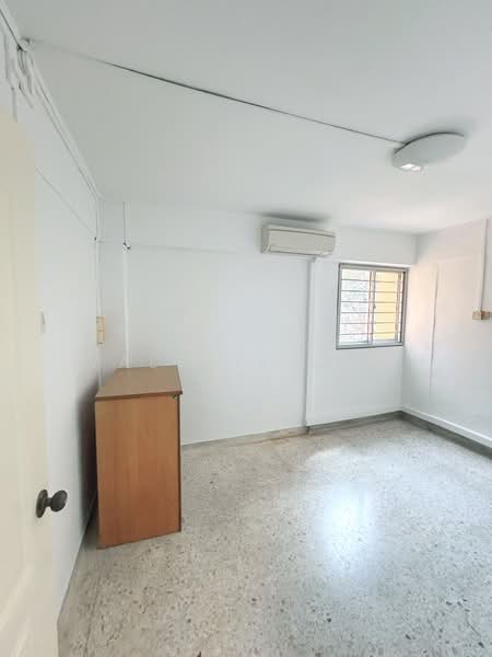 128 Ang Mo Kio Avenue 3, 128 Ang Mo Kio Avenue 3, 3 Bedrooms, 990 sqft, HDB Flat For Rent, by Valerie Ong, 500150507 - Bedroom - PropertyGuru.com.sg