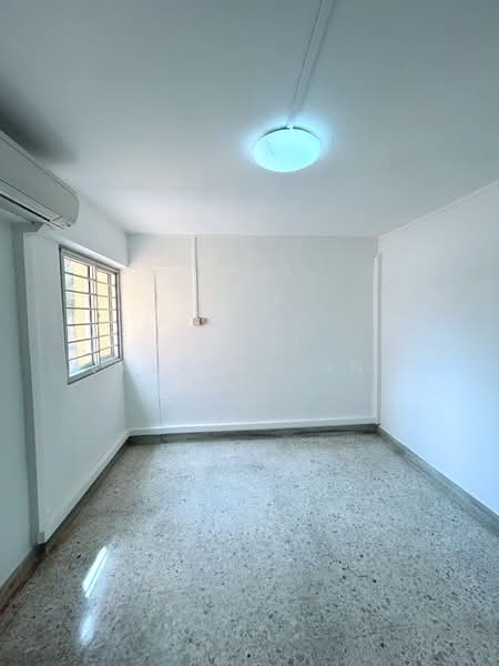 128 Ang Mo Kio Avenue 3, 128 Ang Mo Kio Avenue 3, 3 Bedrooms, 990 sqft, HDB Flat For Rent, by Valerie Ong, 500150507 - Bedroom - PropertyGuru.com.sg