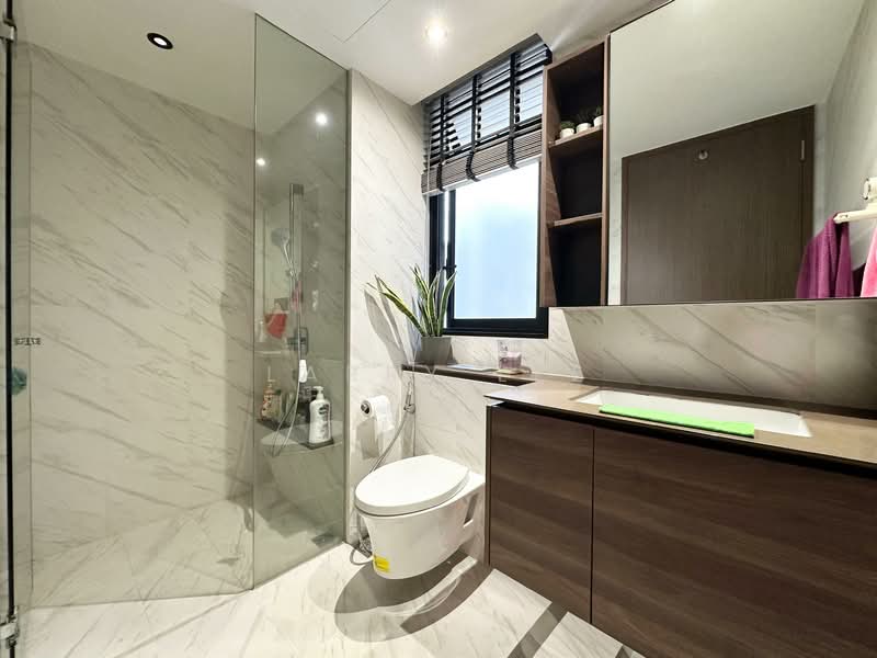 Le Quest, 10 Bukit Batok Street 41, 3 Bedrooms, 936 sqft, Condominium For Rent, by Larry Lee, 500150517 - Bathroom - PropertyGuru.com.sg