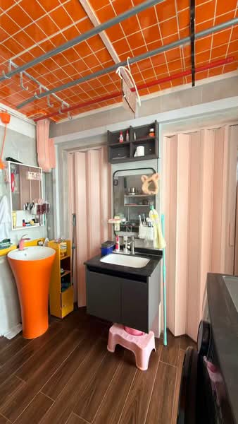 9 Lorong 7 Toa Payoh, 9 Lorong 7 Toa Payoh, 2 Bedrooms, 710 sqft, HDB Flat For Sale, by Nicole Lin, 500150529 - Bathroom - PropertyGuru.com.sg