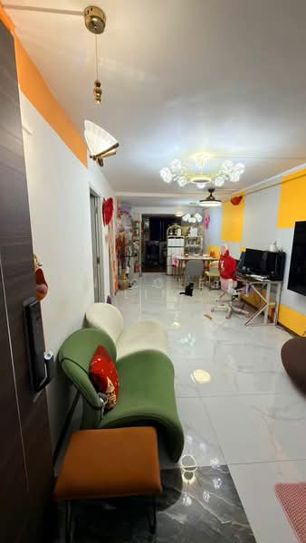 9 Lorong 7 Toa Payoh, 9 Lorong 7 Toa Payoh, 2 Bedrooms, 710 sqft, HDB Flat For Sale, by Nicole Lin, 500150529 - Living Room - PropertyGuru.com.sg