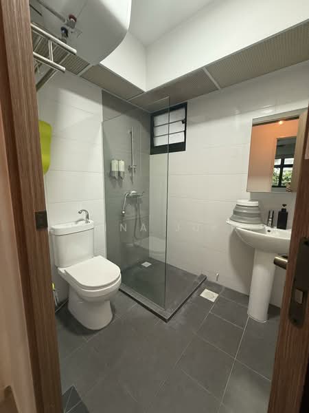 458B Sengkang West Road, 458B Sengkang West Road, 3 Bedrooms, 1,205 sqft, HDB Flat For Sale, by Zurina Jupri, 500150573 - Bathroom - PropertyGuru.com.sg