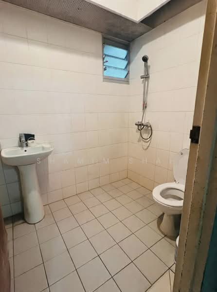 424C Yishun Avenue 11, 424C Yishun Avenue 11, 3 Bedrooms, 990 sqft, HDB Flat For Sale, by Shamim Shah, 500150584 - Bathroom - PropertyGuru.com.sg