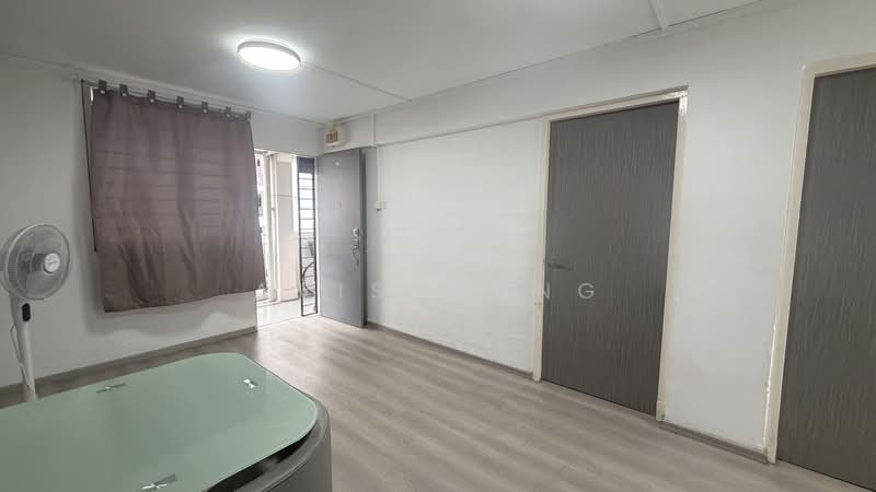 70 Circuit Road, 70 Circuit Road, 2 Bedrooms, 603 sqft, HDB Flat For Sale, by Avis Wong, 500150591 - Living Room - PropertyGuru.com.sg