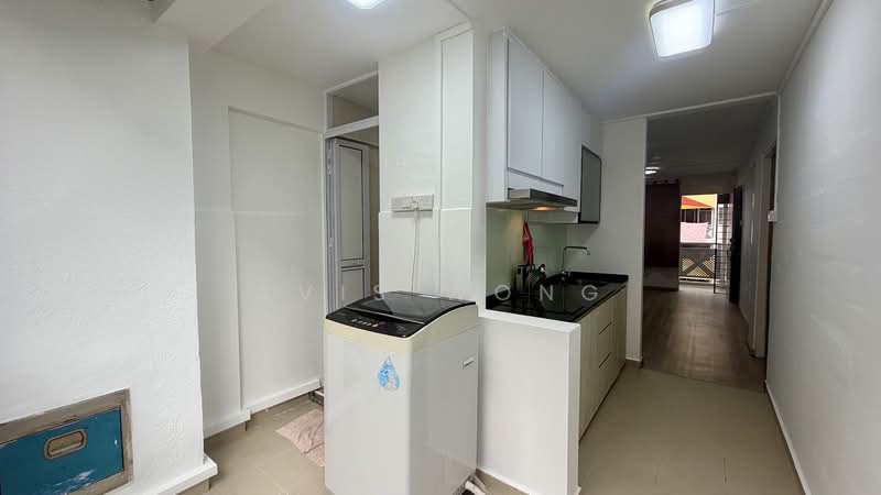 70 Circuit Road, 70 Circuit Road, 2 Bedrooms, 603 sqft, HDB Flat For Sale, by Avis Wong, 500150591 - Kitchen - PropertyGuru.com.sg