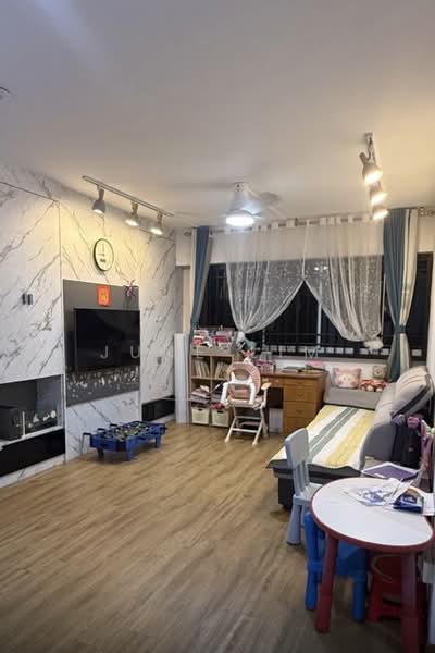 451 Hougang Avenue 10, 451 Hougang Avenue 10, 3 Bedrooms, 1,119 sqft, HDB Flat For Rent, by June Lim, 500150601 - Living Room - PropertyGuru.com.sg