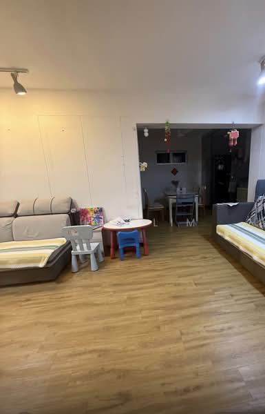 451 Hougang Avenue 10, 451 Hougang Avenue 10, 3 Bedrooms, 1,119 sqft, HDB Flat For Rent, by June Lim, 500150601 - Living Room - PropertyGuru.com.sg