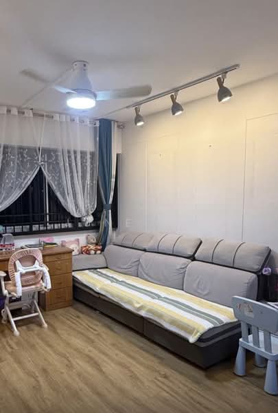 451 Hougang Avenue 10, 451 Hougang Avenue 10, 3 Bedrooms, 1,119 sqft, HDB Flat For Rent, by June Lim, 500150601 - Living Room - PropertyGuru.com.sg