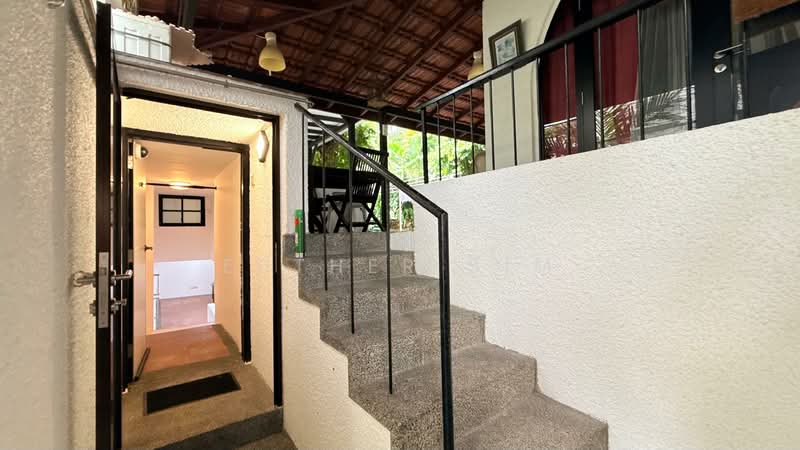 Arthur Road / Goodman Road, Arthur Road / Goodman Road, 6 Bedrooms, 3,000 sqft, Detached House For Sale, by Esther Sim, 500150602 - Entrance - PropertyGuru.com.sg