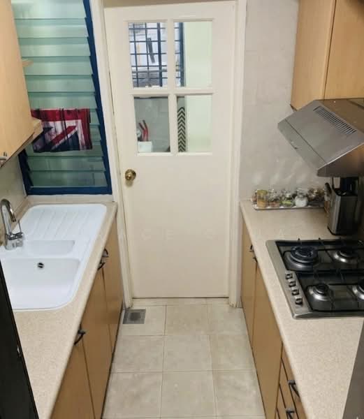 Nineteen Shelford, 19 Shelford Road, 2 Bedrooms, 861 sqft, Condominium For Rent, by Grace Chua, 500150604 - Kitchen - PropertyGuru.com.sg