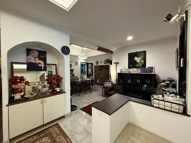 Arthur Road, Arthur Road, 6 Bedrooms, 3,000 sqft, Detached House For Sale, by Heng Kok Liang, 500150607 - Living Room - PropertyGuru.com.sg