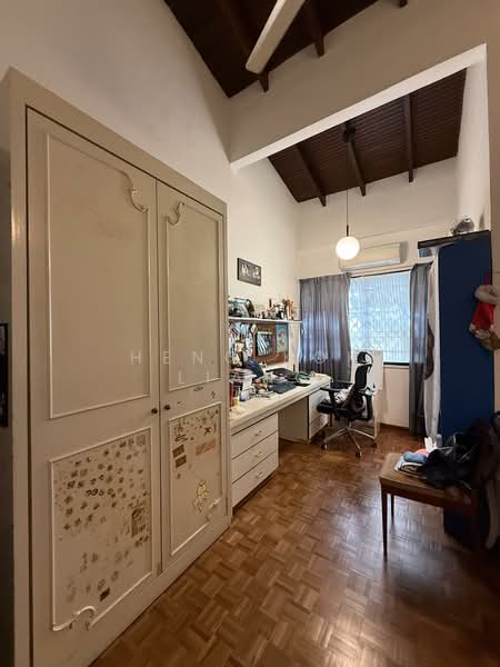 Arthur Road, Arthur Road, 6 Bedrooms, 3,000 sqft, Detached House For Sale, by Heng Kok Liang, 500150607 - Bedroom 3 with ensuite - PropertyGuru.com.sg