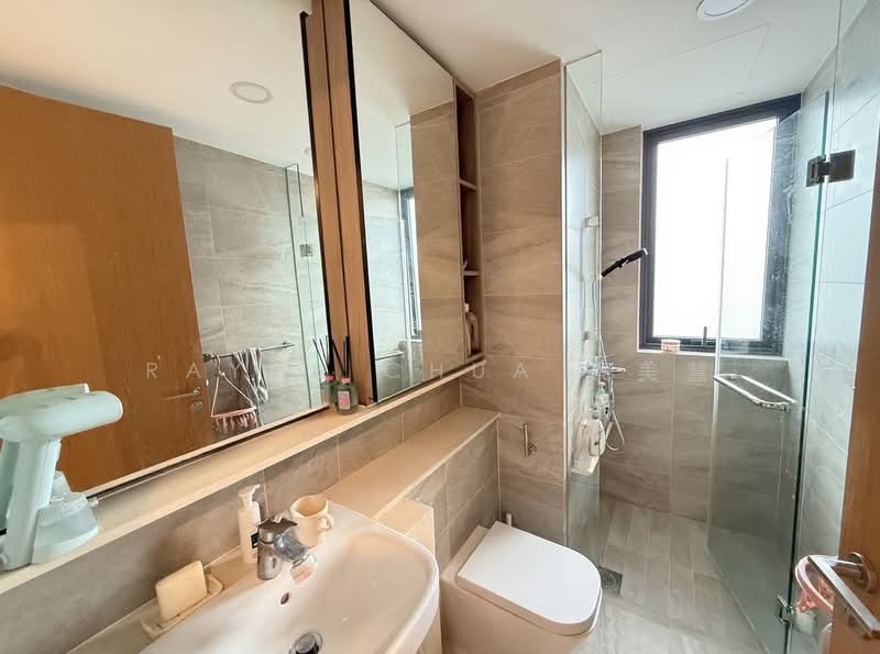 Twin VEW, 93 West Coast Vale, 2 Bedrooms, 743 sqft, Condominium For Rent, by Rayne Chua 蔡美慧, 500150621 - Bathroom - PropertyGuru.com.sg