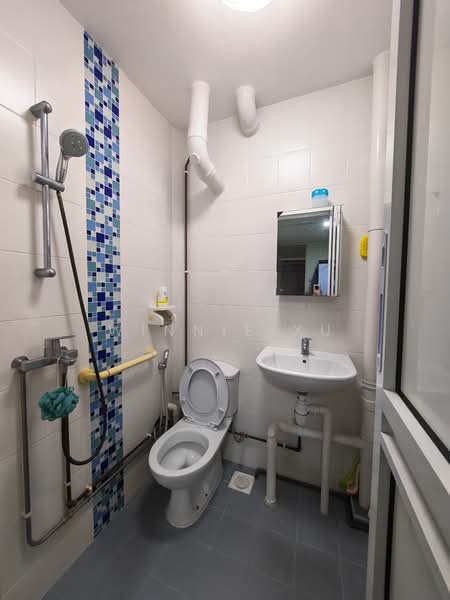 148 Woodlands Street 13, 148 Woodlands Street 13, 2 Bedrooms, 732 sqft, HDB Flat For Sale, by Winnie Xu, 500150626 - Bathroom - PropertyGuru.com.sg