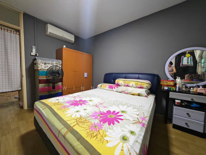 148 Woodlands Street 13, 148 Woodlands Street 13, 2 Bedrooms, 732 sqft, HDB Flat For Sale, by Winnie Xu, 500150626 - Bedroom - PropertyGuru.com.sg
