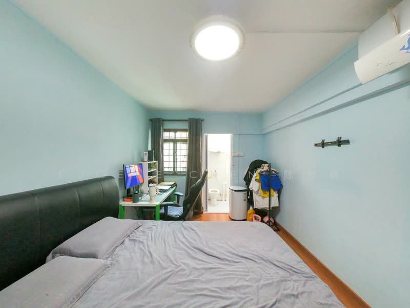 122 Ang Mo Kio Avenue 3, 122 Ang Mo Kio Avenue 3, 3 Bedrooms, 990 sqft, HDB Flat For Sale, by Eugene Chen 陈加明, 500150635 - Master Bedroom - PropertyGuru.com.sg