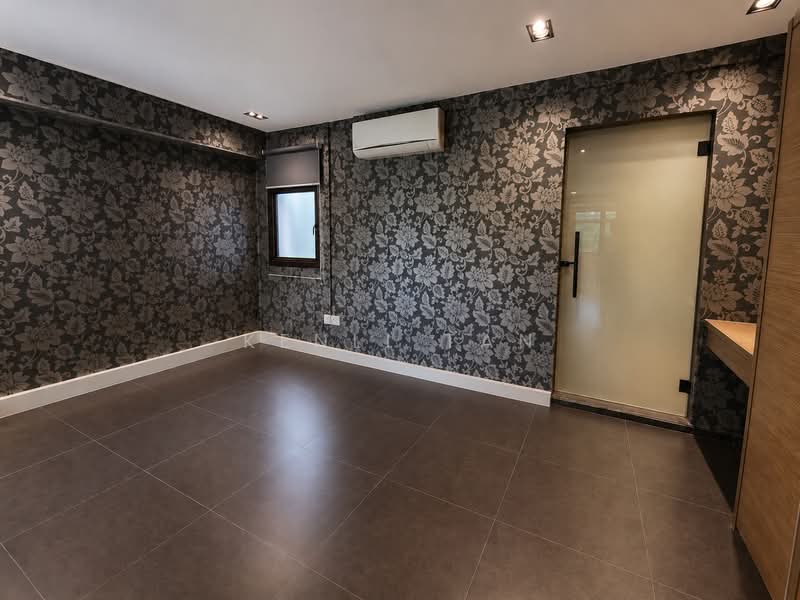 187B Rivervale Drive, 187B Rivervale Drive, 2 Bedrooms, 1,184 sqft, HDB Flat For Sale, by Kenli Tan, 500150641 - Master bedroom - PropertyGuru.com.sg