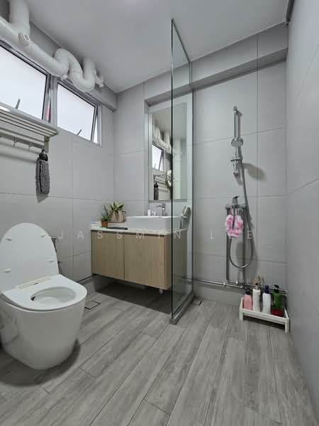 106 Pasir Ris Street 12, 106 Pasir Ris Street 12, 4 Bedrooms, 1,377 sqft, HDB Flat For Sale, by Jassmin Lee, 500150642 - Bathroom - PropertyGuru.com.sg