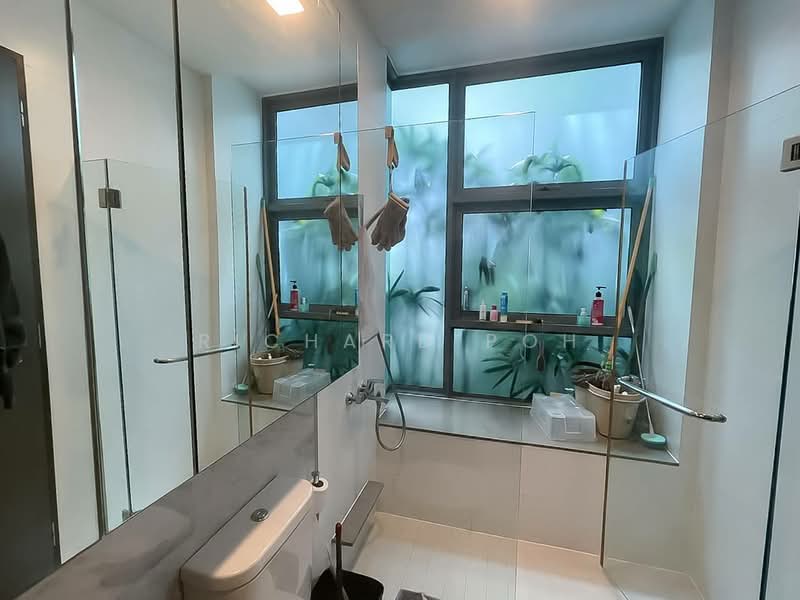 Hundred Trees, 85 West Coast Drive, 2 Bedrooms, 700 sqft, Condominium For Rent, by Richard Poh, 500150656 - Bathroom - PropertyGuru.com.sg