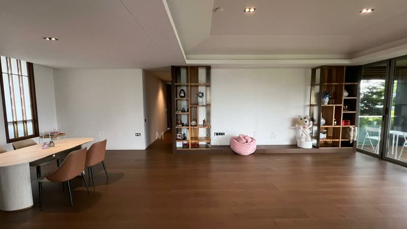15 Holland Hill, 15 Holland Hill, 4 Bedrooms, 2,497 sqft, Condominium For Rent, by Raymond Tay, 500150659 - Living Room - PropertyGuru.com.sg
