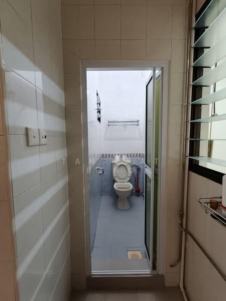 Jalan Rabu, Jalan Rabu, 4 Bedrooms, 2,500 sqft, Semi-Detached House For Rent, by Tan Kiat Beng, 500150666 - Bathroom - PropertyGuru.com.sg