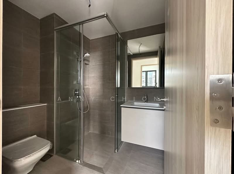 Sengkang Grand Residences, 74 Compassvale Bow, 2 Bedrooms, 764 sqft, Condominium For Sale, by Anny Chionh, 500150669 - Bathroom - PropertyGuru.com.sg