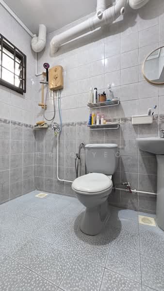614 Senja Road, 614 Senja Road, 3 Bedrooms, 979 sqft, HDB Flat For Sale, by Eric Yeo, 500150670 - Bathroom - PropertyGuru.com.sg
