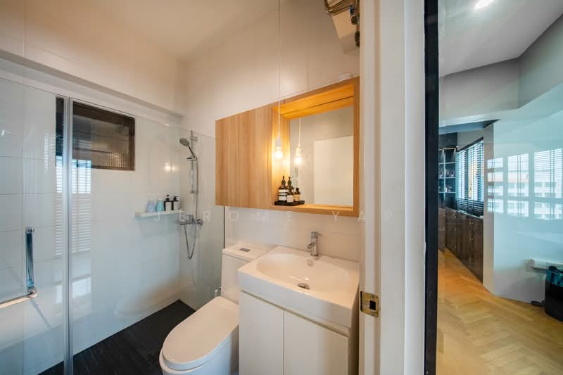 266B Punggol Way, 266B Punggol Way, 3 Bedrooms, 990 sqft, HDB Flat For Sale, by Jerome Yap, 500150677 - Bathroom - PropertyGuru.com.sg