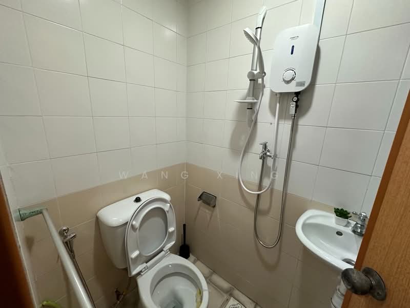 The Floravale, 218 Westwood Avenue, 6 Bedrooms, 1,249 sqft, Executive Condominium For Rent, by Wang Xing, 500150684 - Bathroom - PropertyGuru.com.sg
