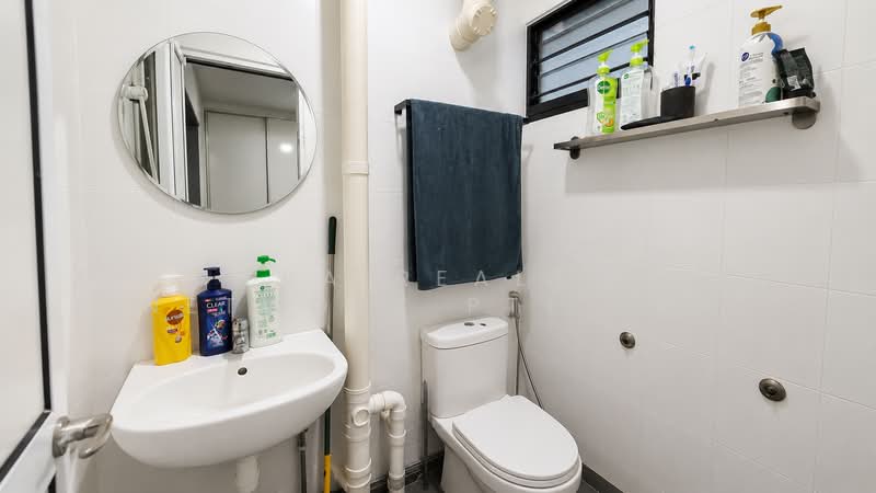231 Ang Mo Kio Avenue 3, 231 Ang Mo Kio Avenue 3, 3 Bedrooms, 990 sqft, HDB Flat For Sale, by MARTIN, 500150685 - Bathroom - PropertyGuru.com.sg