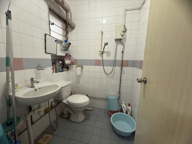 614 Choa Chu Kang Street 62, 614 Choa Chu Kang Street 62, 4 Bedrooms, 1,367 sqft, HDB Flat For Sale, by Linda Lee SG, 500150687 - Bathroom - PropertyGuru.com.sg