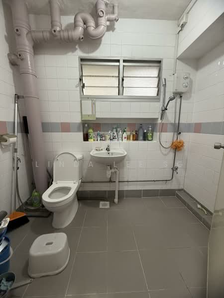 614 Choa Chu Kang Street 62, 614 Choa Chu Kang Street 62, 4 Bedrooms, 1,367 sqft, HDB Flat For Sale, by Linda Lee SG, 500150687 - Bathroom - PropertyGuru.com.sg