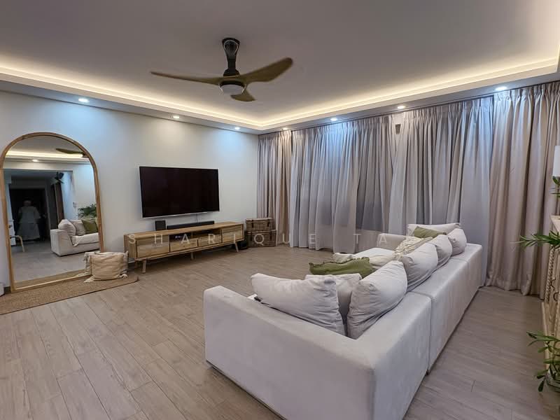 464A Bukit Batok West Avenue 8, 464A Bukit Batok West Avenue 8, 3 Bedrooms, 1,216 sqft, HDB Flat For Sale, by Sharique Tan, 500150696 - Living Room - PropertyGuru.com.sg