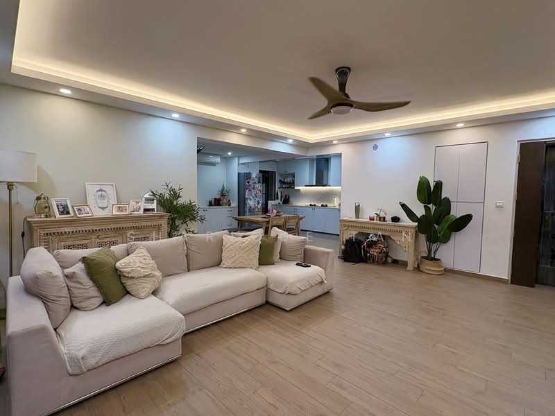 464A Bukit Batok West Avenue 8, 464A Bukit Batok West Avenue 8, 3 Bedrooms, 1,216 sqft, HDB Flat For Sale, by Sharique Tan, 500150696 - Living Room - PropertyGuru.com.sg