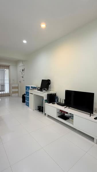 89 Dawson Road, 89 Dawson Road, 2 Bedrooms, 700 sqft, HDB Flat For Sale, by Amanda Tan, 500150701 - Living Room - PropertyGuru.com.sg