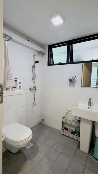 89 Dawson Road, 89 Dawson Road, 2 Bedrooms, 700 sqft, HDB Flat For Sale, by Amanda Tan, 500150701 - Bathroom - PropertyGuru.com.sg