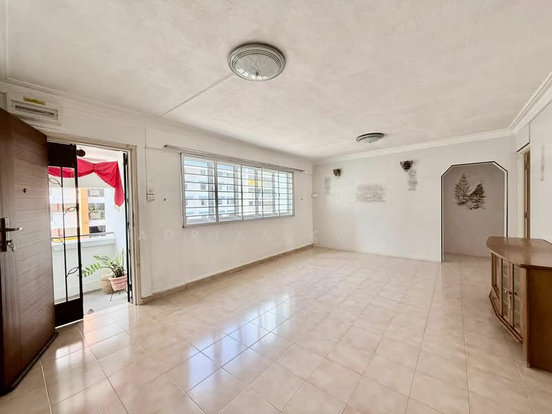 223 Yishun Street 21, 223 Yishun Street 21, 3 Bedrooms, 980 sqft, HDB Flat For Sale, by Adrian Kwek, 500150702 - Living Room - PropertyGuru.com.sg