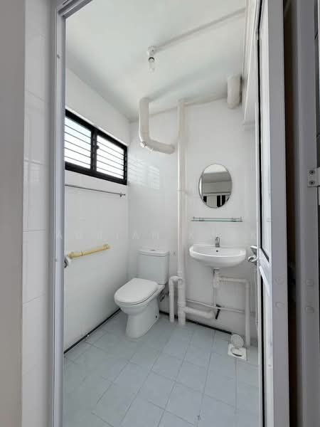 223 Yishun Street 21, 223 Yishun Street 21, 3 Bedrooms, 980 sqft, HDB Flat For Sale, by Adrian Kwek, 500150702 - Bathroom - PropertyGuru.com.sg