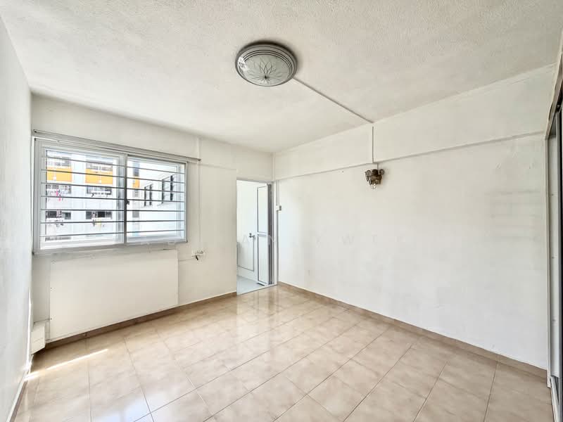 223 Yishun Street 21, 223 Yishun Street 21, 3 Bedrooms, 980 sqft, HDB Flat For Sale, by Adrian Kwek, 500150702 - Master Bedroom - PropertyGuru.com.sg