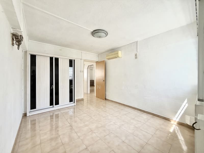 223 Yishun Street 21, 223 Yishun Street 21, 3 Bedrooms, 980 sqft, HDB Flat For Sale, by Adrian Kwek, 500150702 - Master Bedroom - PropertyGuru.com.sg