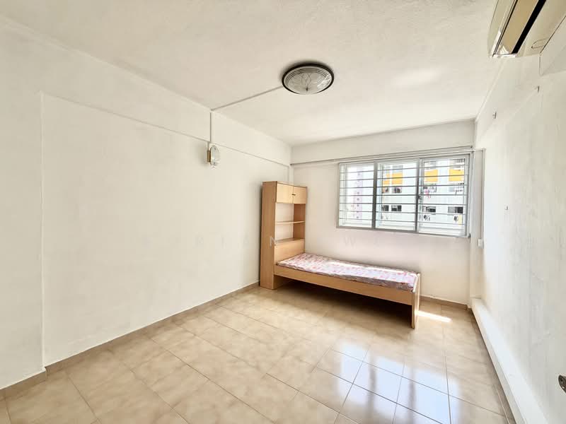 223 Yishun Street 21, 223 Yishun Street 21, 3 Bedrooms, 980 sqft, HDB Flat For Sale, by Adrian Kwek, 500150702 - Common Bedroom 1 - PropertyGuru.com.sg