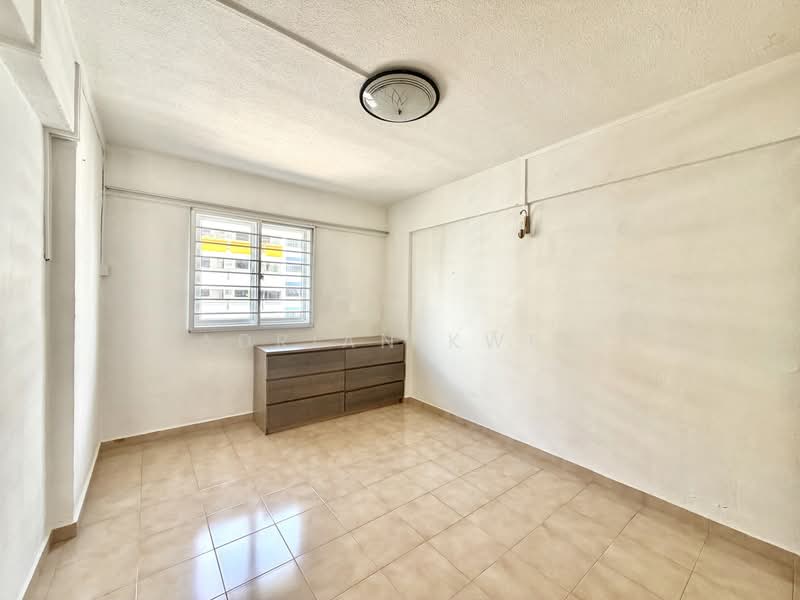 223 Yishun Street 21, 223 Yishun Street 21, 3 Bedrooms, 980 sqft, HDB Flat For Sale, by Adrian Kwek, 500150702 - Common Bedroom 2 - PropertyGuru.com.sg