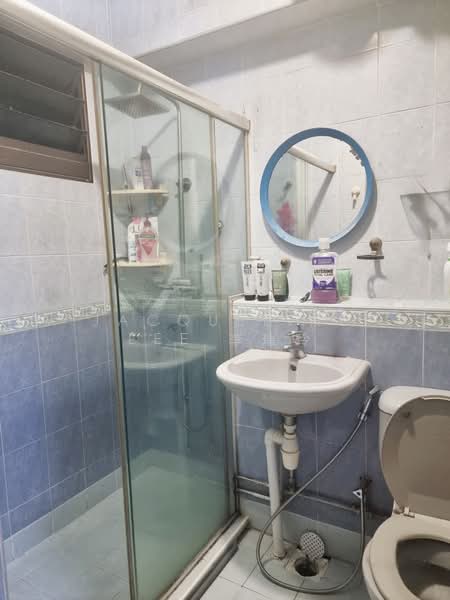 435 Choa Chu Kang Avenue 4, 435 Choa Chu Kang Avenue 4, 3 Bedrooms, 1,119 sqft, HDB Flat For Sale, by Jacqueline Lee 李瑞玲, 500150714 - Bathroom - PropertyGuru.com.sg