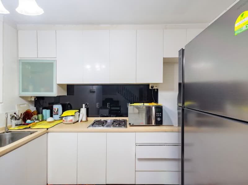 549 Jurong West Street 42, 549 Jurong West Street 42, 4 Bedrooms, 1,593 sqft, HDB Flat For Sale, by Zee Koh, 500150720 - Kitchen - PropertyGuru.com.sg