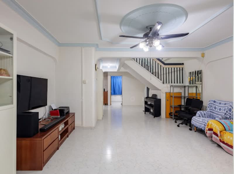 549 Jurong West Street 42, 549 Jurong West Street 42, 4 Bedrooms, 1,593 sqft, HDB Flat For Sale, by Zee Koh, 500150720 - Living Room - PropertyGuru.com.sg